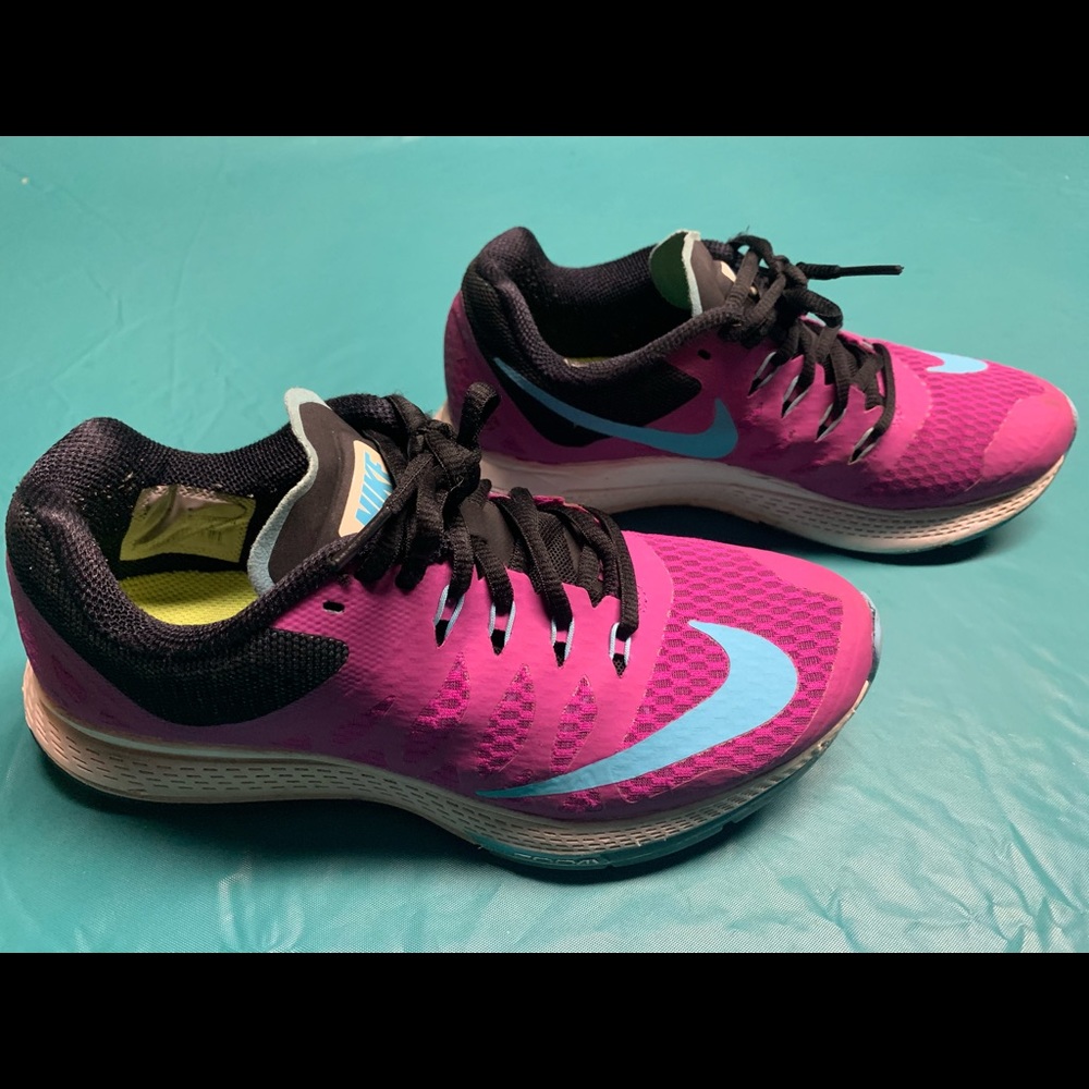 Pink blue nike zoom elite